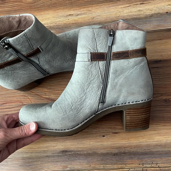 Dansko 39 Booties Boots Shoes Heels Zip Gray Leather Buckle Office Ladies - Picture 12 of 14